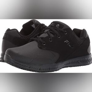 Fila Men's All-Black Low-Top Sneakers B29